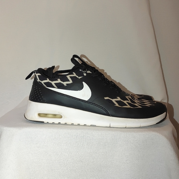 Nike Air Max Thea‎ SE Black White Youth 6.5Y EU39 820344-005 Womens 8 - Picture 1 of 12